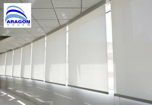 Étage de bureaux avec stores