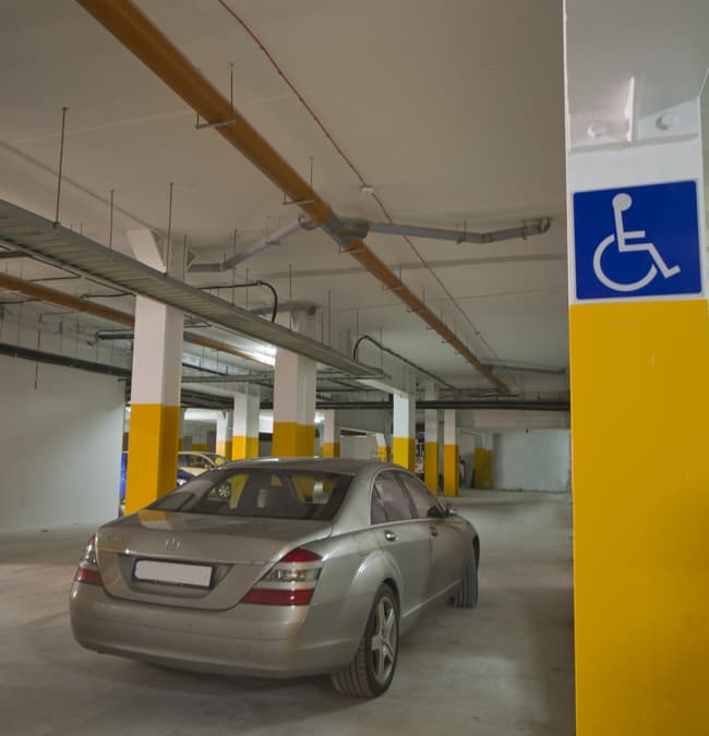 Place de stationnement accessible